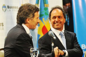 Télam Buenos Aires, 15/08/08 El gobernador Daniel Scioli firmó un convenio para el manejo integral de los residuos sólidos urbanos con el jefe de gobierno porteño Mauricio Macri, el encuentro se realizó en la casa de la provincia en Buenos Aires. Foto: Prensa Gobernación/Télam/jcp